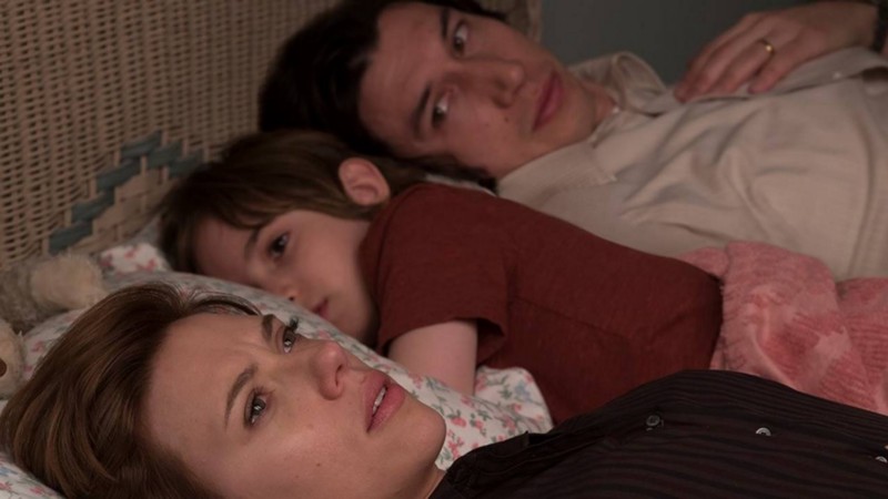 Scarlet Johanson e Adam Driver em “História de um casamento”